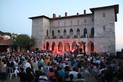 Ξεχωριστή βραδιά στο Μέγαρο Πλακεντίας με την Τσαλιγοπούλου και το εργαστήρι ειδικής αγωγής ΜΑΡΓΑΡΙΤΑ