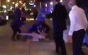 Βίντεο: Δείτε τι σημαίνει grappling... 'Ανδρας σε αμόκ χτυπάει και ξεφεύγει από αστυνομικούς στις ΗΠΑ και τον ακινητοποιεί περαστικός!!!