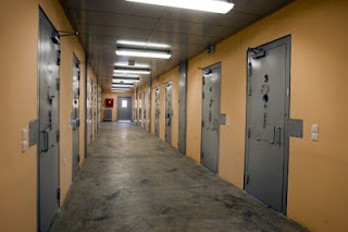 ΠΡΩΤΑΚΟΥΣΤΟ: Κρατούμενος έκρυψε κινητό τηλέφωνο στον πρωκτό του! - Φωτογραφία 1