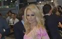 Η Pamela Anderson έγινε 45! Δες πώς άλλαξε χρόνο με το χρόνο - Φωτογραφία 16