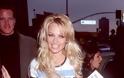 Η Pamela Anderson έγινε 45! Δες πώς άλλαξε χρόνο με το χρόνο - Φωτογραφία 17