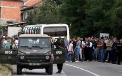 Οι Σέρβοι κλείνουν τους δρόμους στο Κόσσοβο ως ένδειξη διαμαρτυρίας - Φωτογραφία 1