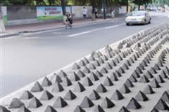 Έτσι εμποδίζουν τους άστεγους να κοιμούνται κάτω από τις γέφυρες οι Κινέζοι (pics)