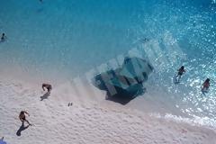 ΣΟΚ ΣΤΗ ΛΕΥΚΑΔΑ: Αυτοκίνητο έπεσε στο Πόρτο Κατσίκι! [ΦΩΤΟ & ΒΙΝΤΕΟ]