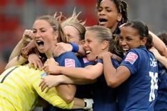ΔΕΙΤΕ: Όταν το ποδόσφαιρο γίνεται γυναικεία υπόθεση