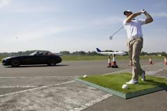 O Coulthard πιάνει με 286 χλμ/ώρα μπάλα του γκολφ με μία Mercedes SLS [video]