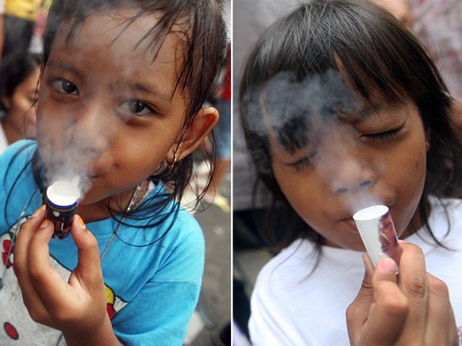 Τρίχρονοι «καπνιστές» στην Ινδονησία - Φωτογραφία 3
