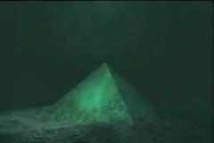 Πυραμίδες βυθισμένες στο Τρίγωνο των Βερμούδων