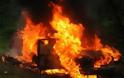 Πάτρα: Αυτοκίνητο πήρε φωτιά στην Ηρώων Πολυτεχνείου- Από θαύμα σώθηκαν οι επιβάτες