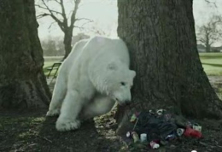 Μία πολική αρκούδα στο Λονδίνο, το βίντεο-συναγερμός για την Αρκτική - Φωτογραφία 1