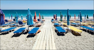 Handelsblatt: Άδειες οι ξαπλώστρες στις ελληνικές παραλίες... - Φωτογραφία 1