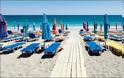 Handelsblatt: Άδειες οι ξαπλώστρες στις ελληνικές παραλίες...