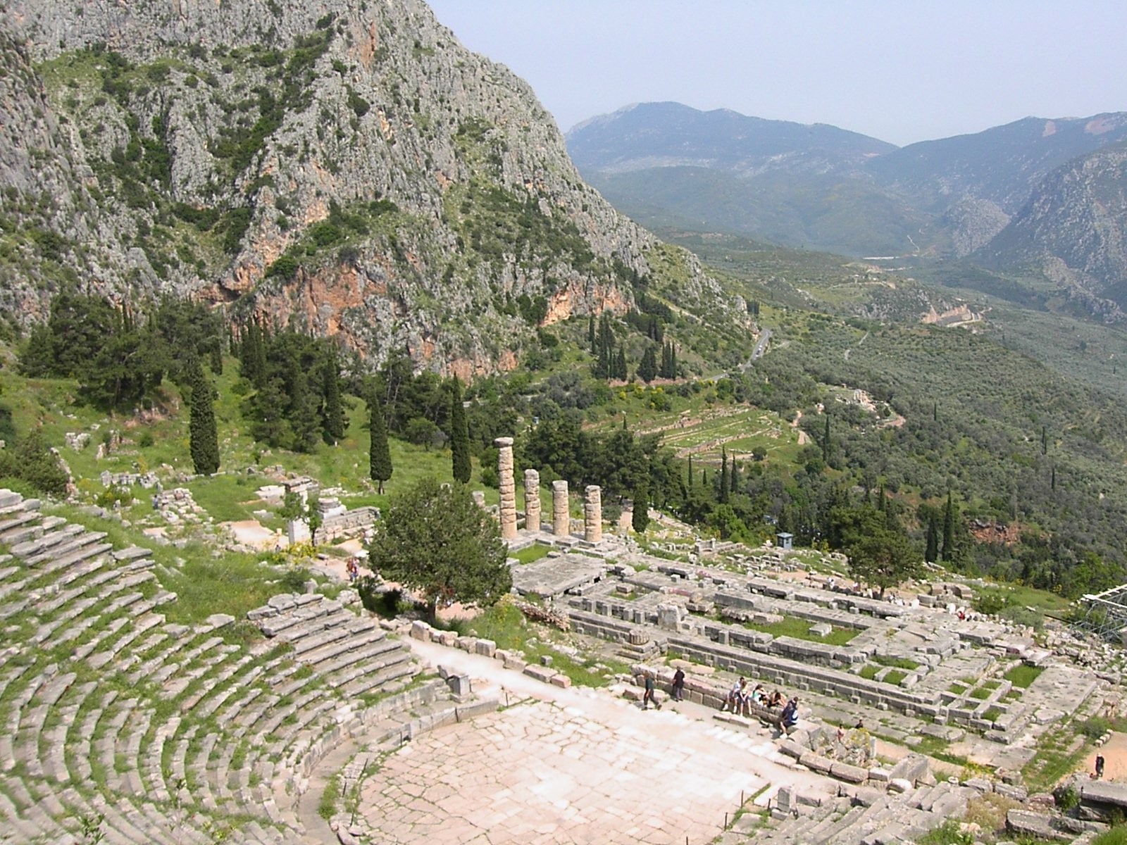 Στο αρχαίο θέατρο των Δελφών - Φωτογραφία 1