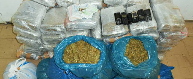Στη φάκα έμποροι ναρκωτικών που διακινούσαν κάνναβη στην Αθήνα - Φωτογραφία 1