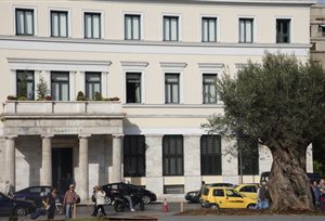 Σύλληψη υπαλλήλου αποσπασμένης στο Δήμο Αθηναίων για απάτη - Φωτογραφία 1
