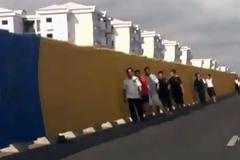 Έχτισαν ολόκληρη πόλη αλλά οι πολίτες δεν έχουν λεφτά για να μείνουν εκεί!