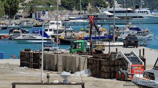 Συνεχίζονται οι εργασίες ανακατασκευής στο λιμάνι της Κύμης - Φωτογραφία 1