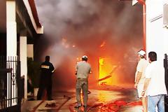 Κινδύνευσαν από φωτιά σπίτια στην Ανθήλη Λαμίας