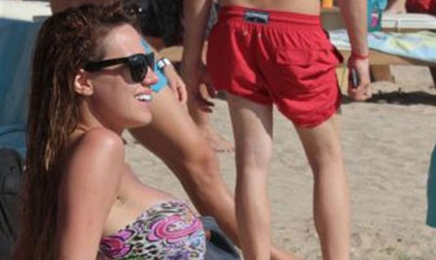 ΔΕΙΤΕ: Καυτή εμφάνιση της Σάσας Μπάστα στην παραλία! - Φωτογραφία 1