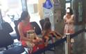 ΑΠΙΣΤΕΥΤΕΣ ΦΩΤΟ: Γυμνά παιδιά μέσα σε τράπεζα στη Θεσσαλονίκη! - Φωτογραφία 1