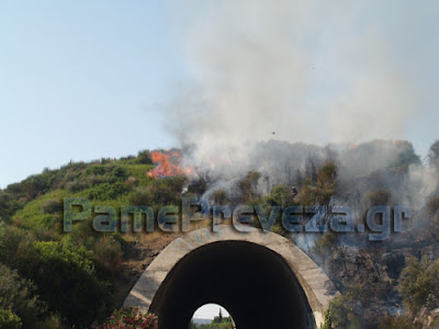 Πρέβεζα: Μεγάλη φωτιά στον Βράχο-Συνεχής ενημέρωση - Φωτογραφία 2