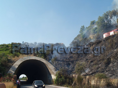 Πρέβεζα: Μεγάλη φωτιά στον Βράχο-Συνεχής ενημέρωση - Φωτογραφία 3