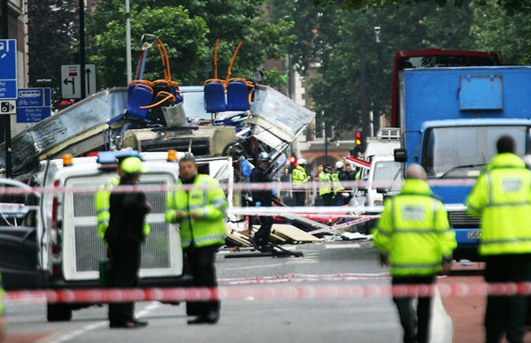 Σαν σήμερα, το Λονδίνο βυθίστηκε στο χάος των τρομοκρατικών επιθέσεων - Φωτογραφία 1