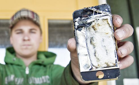 VIDEO: Κινητό τηλέφωνο εκρήγνυται μέσα στην τσέπη νεαρού Φινλανδού! - Φωτογραφία 2