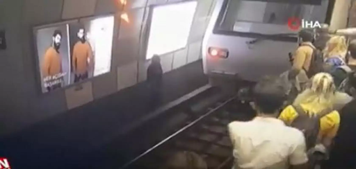 Κωνσταντινούπολη: Πέρασε από πάνω της τρένο και σηκώθηκε σαν να μην συνέβη τίποτα. - Φωτογραφία 1
