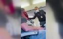ΗΠΑ: Κατέβασαν Επιβάτη από αεροπλάνο επειδή φορούσε στρίνγκ αντί για μάσκα (Video)
