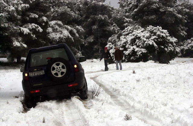 Κακοκαιρία: Ποιοι δρόμοι έκλεισαν στην Αττική λόγω χιονόπτωσης - Φωτογραφία 1