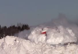 Καναδικό εμπορευματικό τρένο αψηφά μέτρα χιονιού. Βίντεο - Φωτογραφία 1
