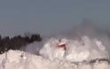 Καναδικό εμπορευματικό τρένο αψηφά μέτρα χιονιού. Βίντεο