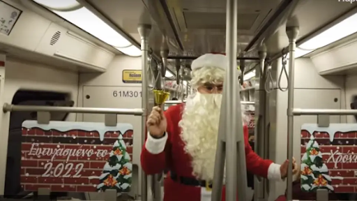 Ο Άγιος Βασίλης πήγε βόλτα με το Μετρό (Δείτε βίντεο). - Φωτογραφία 1