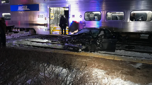 ΗΠΑ: 2 τραυματίες μετά από σύγκρουση τρένου με αυτοκίνητο στο προάστιο Glencoe του Σικάγου. - Φωτογραφία 1