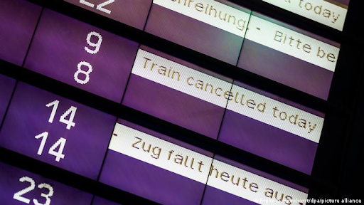 Γερμανία: Ο σιδηροδρομικός φορέας Deutsche Bahn παραδέχεται μεγάλη πτώση στην ακρίβεια των δρομολογίων. - Φωτογραφία 1
