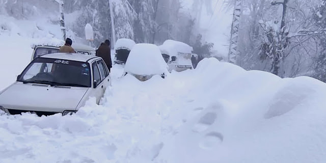 Σοκ στο Πακιστάν: Τουλάχιστον 21 άνθρωποι νεκροί, αποκλείστηκαν στα οχήματά τους εξαιτίας χιονοθύελλας - Φωτογραφία 1
