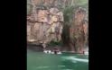 Σοκαριστικό: Τεράστιος βράχος καταπλάκωσε τουρίστες σε λίμνη (Video)