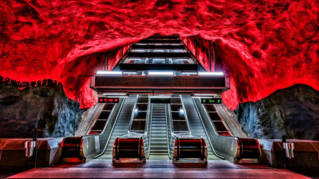 Στοκχόλμη: Το πιο εντυπωσιακό “υπόγειο” αξιοθέατο στον κόσμο είναι η “μακρύτερη γκαλερί τέχνης”! - Φωτογραφία 1