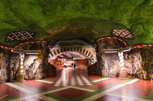 Στοκχόλμη: Το πιο εντυπωσιακό “υπόγειο” αξιοθέατο στον κόσμο είναι η “μακρύτερη γκαλερί τέχνης”! - Φωτογραφία 7