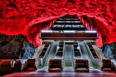 Στοκχόλμη: Το πιο εντυπωσιακό “υπόγειο” αξιοθέατο στον κόσμο είναι η “μακρύτερη γκαλερί τέχνης”!