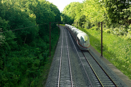 «Τα τρένα θα πρέπει να μπορούν να διασχίζουν την Ευρώπη πιο εύκολα» - Φωτογραφία 1