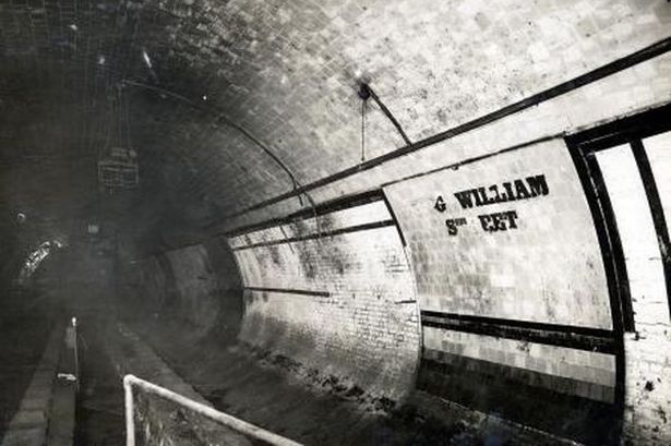 Η εγκαταλειμμένη γραμμή του υπόγειου σιδηρόδρομου του Λονδίνου που πιθανότατα κανείς δεν ήθελε να συνεχίσει... - Φωτογραφία 1