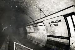 Η εγκαταλειμμένη γραμμή του υπόγειου σιδηρόδρομου του Λονδίνου που πιθανότατα κανείς δεν ήθελε να συνεχίσει...