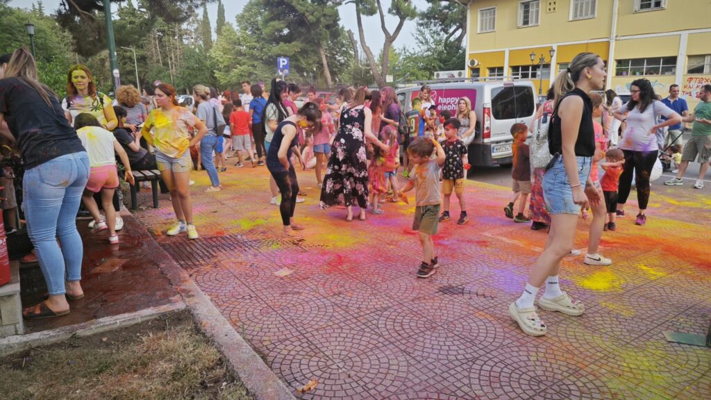 Γέμισε χρώματα και γέλια ο χώρος του ΟΣΕ στη Κοζάνη. - Φωτογραφία 6