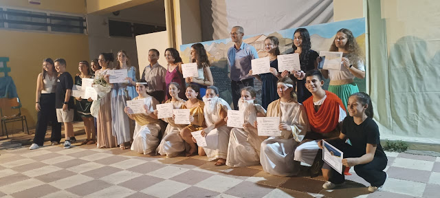 Μια όμορφη βραδιά με τη θεατρική παράσταση από το Γυμνάσιο Σαραβαλίου. (φωτογραφίες) - Φωτογραφία 2