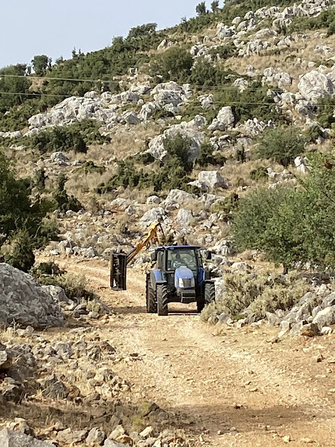 Τα συνεργεία του Δήμου  Ξηρομέρου στο Αρχοντοχώρι. - Φωτογραφία 3