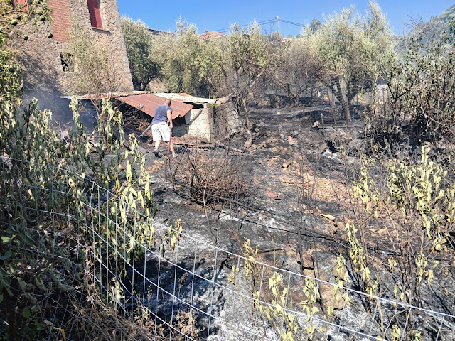 Έσβησε η φωτιά που είχε ξεσπάσει κοντά σε σπίτια στον Πρόδρομο Ξηρομέρου(Δείτε Βίντεο - φωτογραφίες). - Φωτογραφία 2