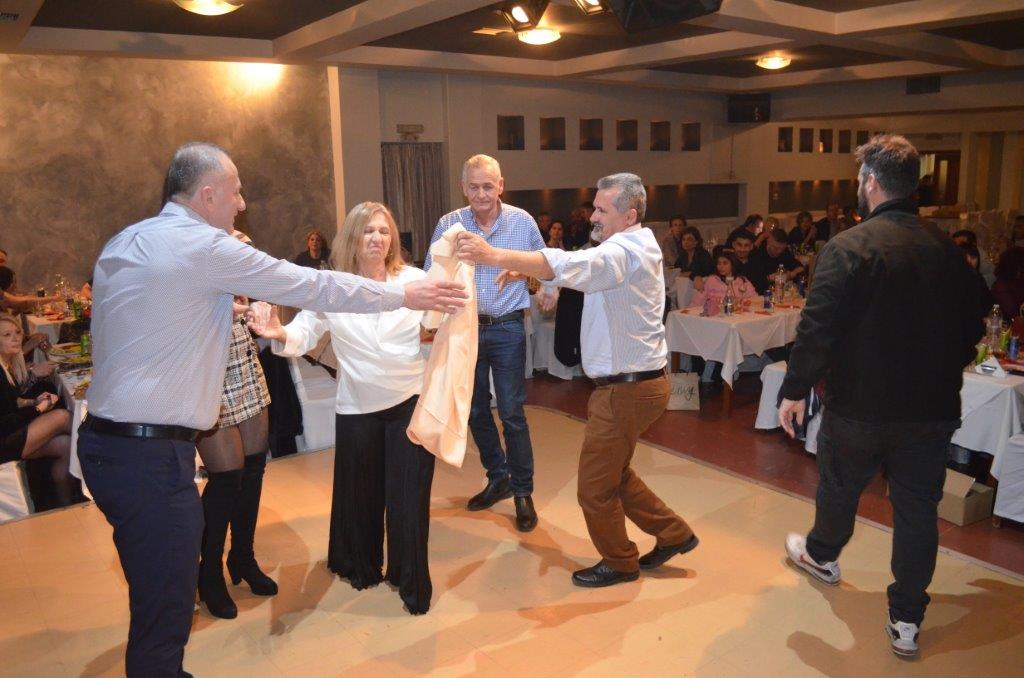 Μεγάλη επιτυχία σημείωσε η χοροεσπερίδα και η κοπή πίτας, που διοργάνωσε ο  σύλλογος Μπαμπίνης Χριστόδουλος Παμπλέκης  (φωτο-βιντεο) - Φωτογραφία 88