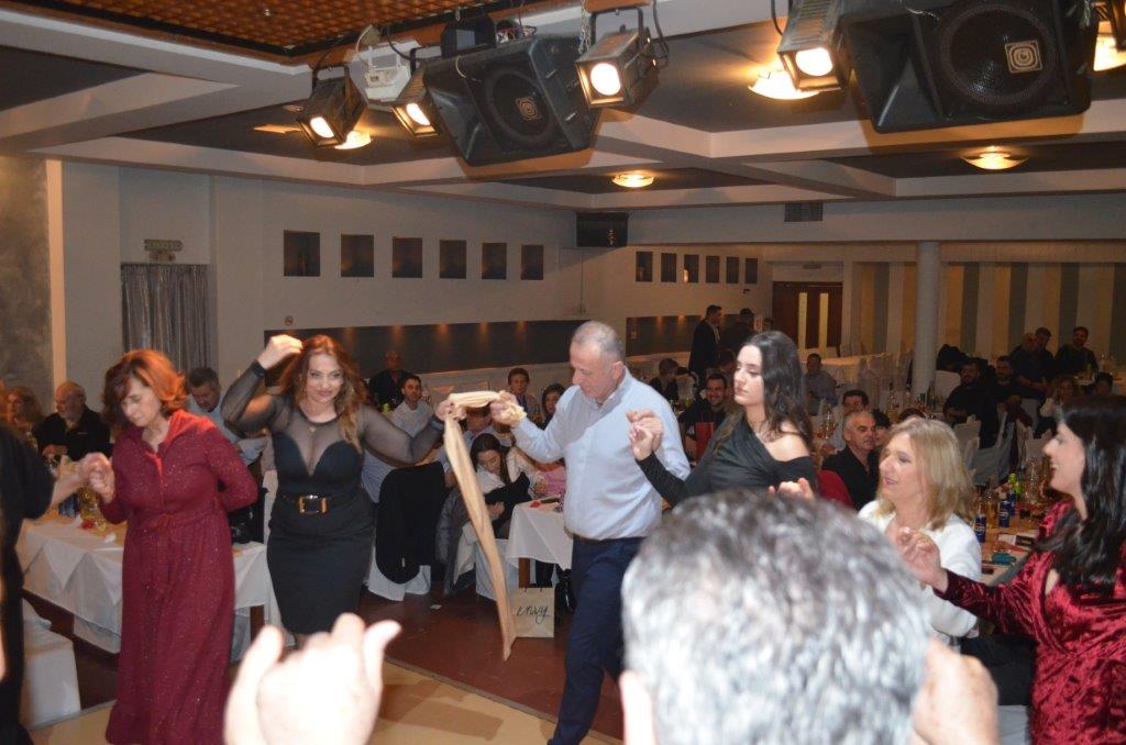 Μεγάλη επιτυχία σημείωσε η χοροεσπερίδα και η κοπή πίτας, που διοργάνωσε ο  σύλλογος Μπαμπίνης Χριστόδουλος Παμπλέκης  (φωτο-βιντεο) - Φωτογραφία 91